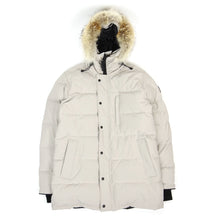 Load image into Gallery viewer, Canada goose Carson Parka Size XL
