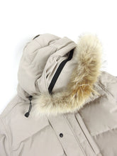 Load image into Gallery viewer, Canada goose Carson Parka Size XL
