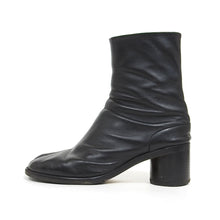 Load image into Gallery viewer, Maison Margiela Tabi Boots Size 42
