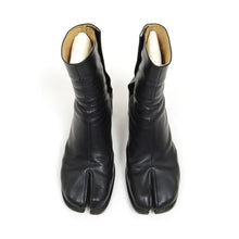 Load image into Gallery viewer, Maison Margiela Tabi Boots Size 42
