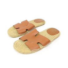 Load image into Gallery viewer, Hermes Sandals Size 8.5
