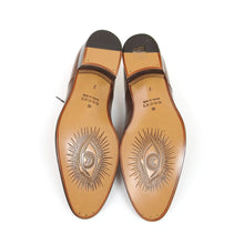 Load image into Gallery viewer, Gucci Leather Shoes Size 8
