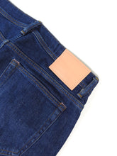 Load image into Gallery viewer, Acne Studios Jeans Size 32
