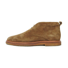 Load image into Gallery viewer, Tod’s Suede Desert Boots Size 9
