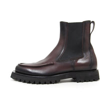 Load image into Gallery viewer, Officine Creative Chelsea Boots Fit US8
