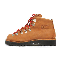 Load image into Gallery viewer, Danner Hiking Boots Size 8.5
