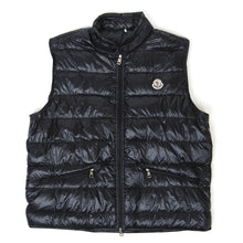 Load image into Gallery viewer, Moncler Giu Gillet Size 6
