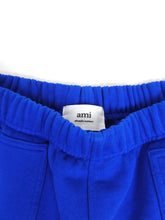 Load image into Gallery viewer, AMI Sweat Shorts Size Medium
