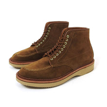 Load image into Gallery viewer, Alden Suede Boots Fit US8
