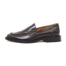 Load image into Gallery viewer, Vinnys Loafers Size 40

