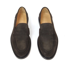 Load image into Gallery viewer, Vinnys Suede Loafers Size 40
