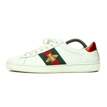 Load image into Gallery viewer, Gucci Low Top Embroidered Bee Sneakers Size 9.5
