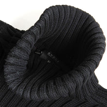 Load image into Gallery viewer, Gucci Turtleneck Size Medium

