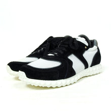 Load image into Gallery viewer, Valentino Garvani Sneakers Size 40
