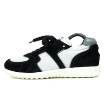 Load image into Gallery viewer, Valentino Garvani Sneakers Size 40
