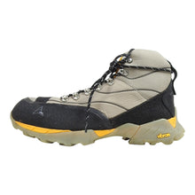 Load image into Gallery viewer, ROA Hiking Boots Size 43
