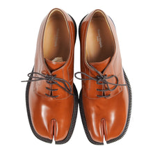 Load image into Gallery viewer, Maison Margiela Tabi Derbies Size 42
