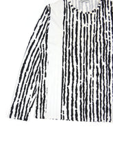 Load image into Gallery viewer, Balenciaga Black &amp; White Pattern Longsleeve Tee Size XS
