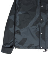 Load image into Gallery viewer, Kaws x The North Face Retro 1986 Mountain Jacket Size Medium
