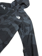 Load image into Gallery viewer, Kaws x The North Face Retro 1986 Mountain Jacket Size Medium
