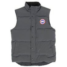 Load image into Gallery viewer, Canada goose Down Vest Size Medium

