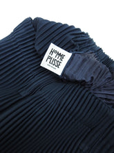 Load image into Gallery viewer, Issey Miyake Homme Plisse Navy Pants Size 1
