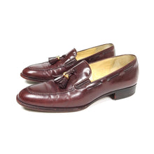 Load image into Gallery viewer, Gucci Vintage Tassel Loafer Size 8
