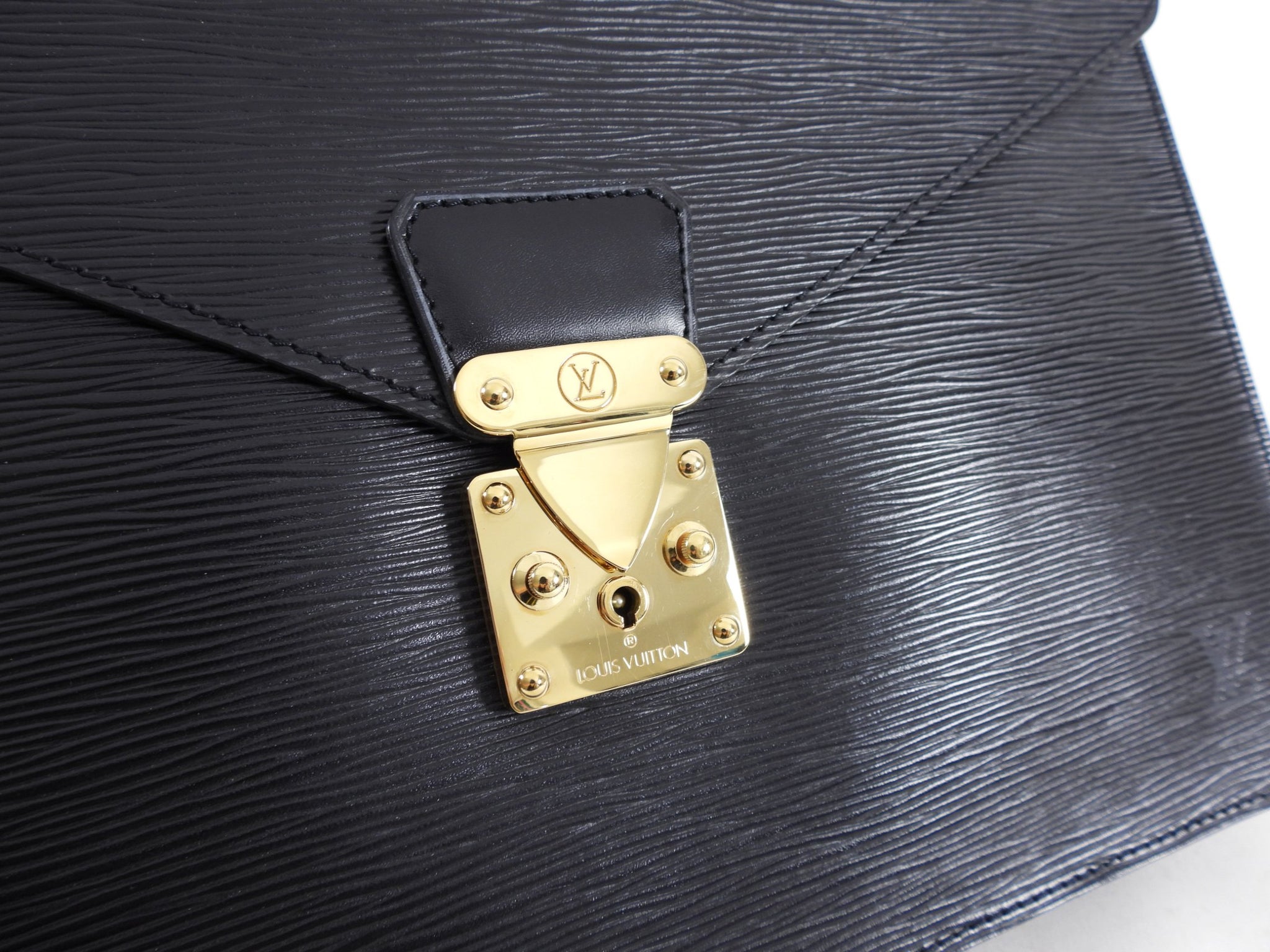a Louis Vuitton Porte-documents bandoulière epi leather portfolio. -  Bukowskis